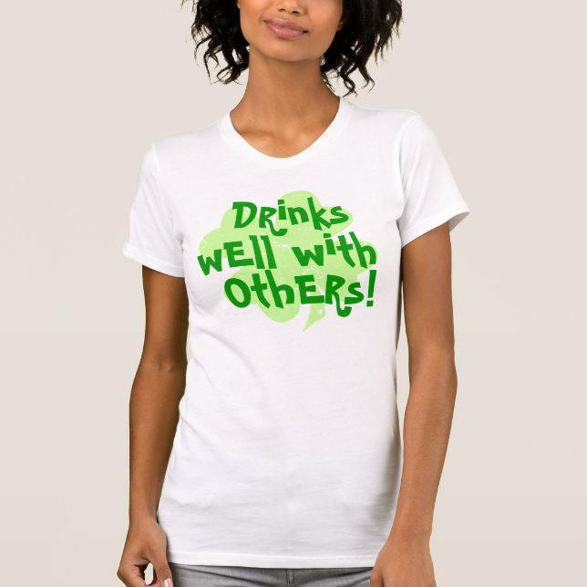 T-shirt Boissons bien avec d'autres (Devant)