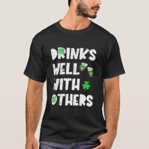 T-shirt Boissons Bien Avec D'Autres Bières Vertes Heureux