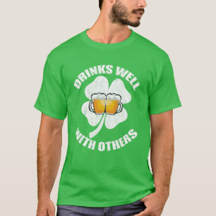 T-shirt Boissons Bien Avec D'Autres Vert