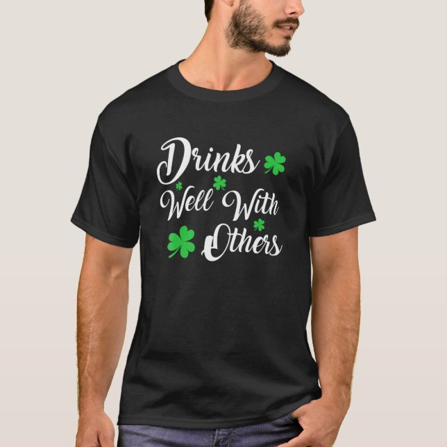 T-shirt Boissons De Jour de la Saint Patrick Bien Avec D'A (Devant)
