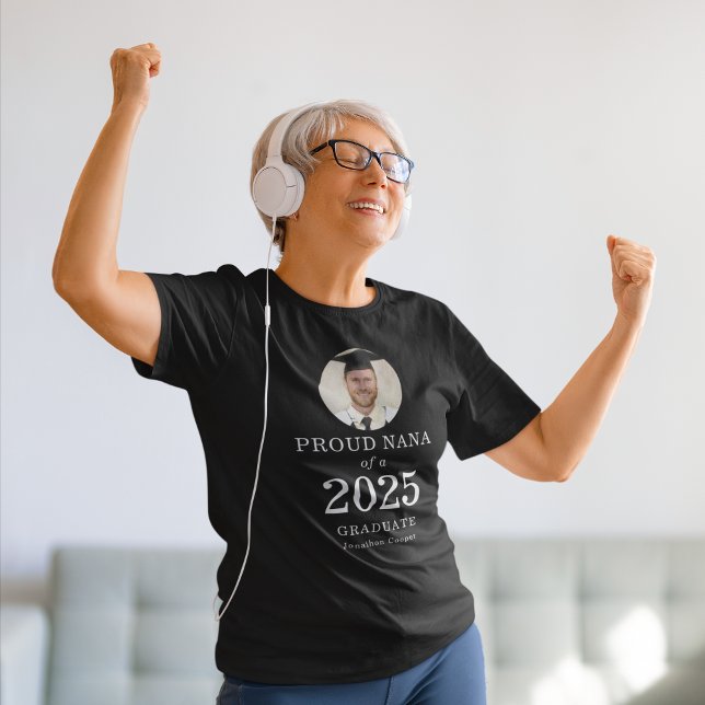 T-shirt Bold White Text Photo Fier Nana de 2025 Diplômé (Créateur téléchargé)