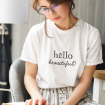 T-shirt Bonjour belle | Script moderne minimaliste élégant<br><div class="desc">"Hello beautiful" devis personnalisé design d'art dans la typographie contemporaine avec détails manuscrits dans un style minimaliste moderne.</div>