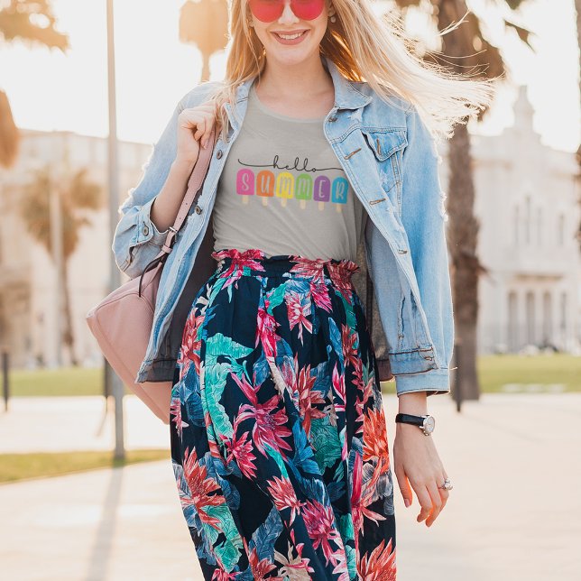 T-shirt Bonjour été avec texte coloré (Créateur téléchargé)