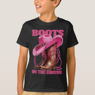 T-shirt Bottes Mignonnes Sur Le Sol Distance Ouest C