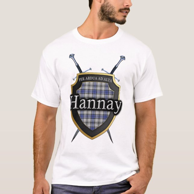 T-shirt Bouclier et épées écossais de plaid de tartan de (Devant)