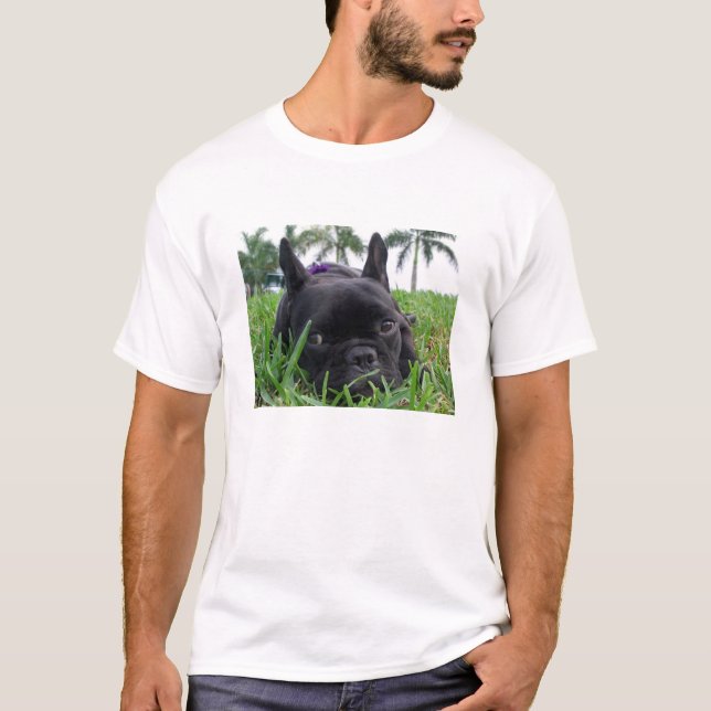 T-shirt Bouledogue français dans l'herbe (Devant)