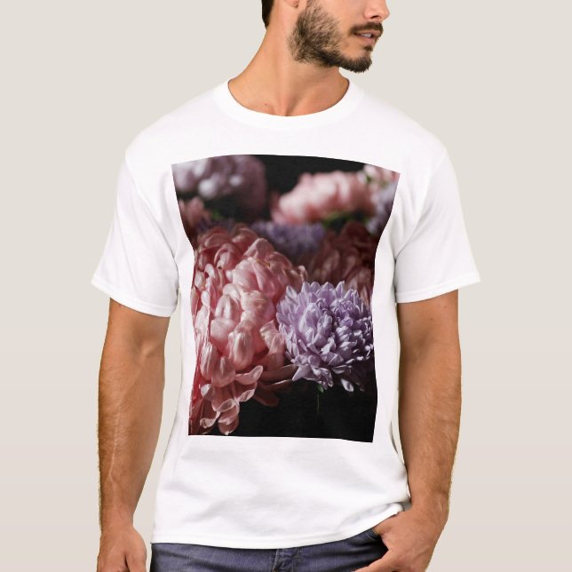 T-shirt Bouquet d'aster rose : éclairage baroque. (Devant)