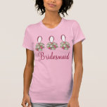 T-shirt Bouquet de mariée personnalisée Bridesmaid Tee<br><div class="desc">Le tee - shirt est une illustration originale d'un joli bouquet de boule à fleurs rose, avec BRIDESMAID en joli police. Personnalisez simplement vos informations pour une chemise unique de fête de mariage ! Designer est disponible pour créer et télécharger des designs personnalisés qui correspondent aux couleurs et aux thèmes...</div>