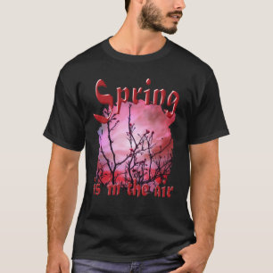 T-shirt Branches Sombres Bufs Rouges Et Ciel Foyer