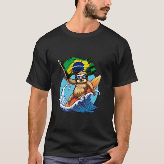 T-shirt Brasil Flag Sloth Surfing Brazilian Pride Brasilia (Devant)