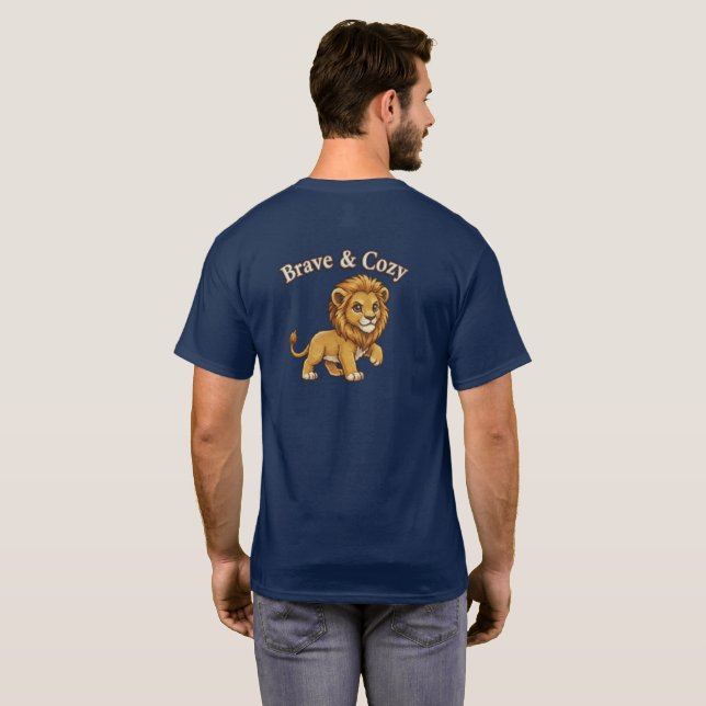 T-shirt Brave & Cozy Adorable Lionceau  (Dos entier)