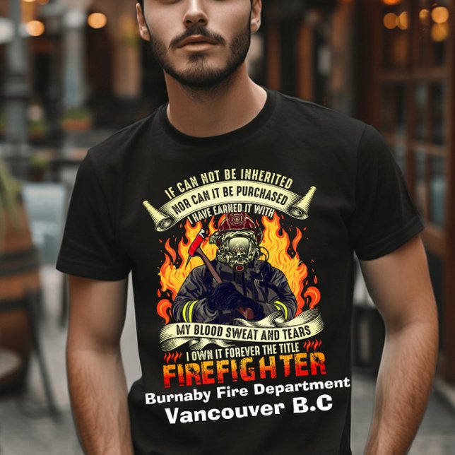 T-shirt Brave pompier entouré de flammes la nuit (Créateur téléchargé)