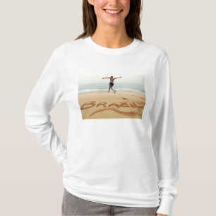 T-shirt BRÉSIL. Homme torse nu portant un maillot de bain