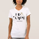 T-shirt Bridesmaid I Do Crew noir et blanc<br><div class="desc">Clever I Do Crew dans un script design de topographie tendance,  avec une bague en or et un coeur pour votre équipe de servante d'honneur. Facilement customisé avec votre nom de choix,  et la fête sur.</div>