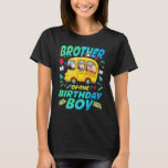 T-shirt Brother of the Birthday Boy School Bus Famille Ann<br><div class="desc">Frère de l'école de garçons d'anniversaire Bus Anniversaire Family Party.</div>