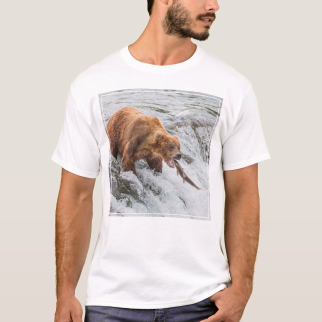 T-shirt Brown Bear Catches Red Salmon (Devant)