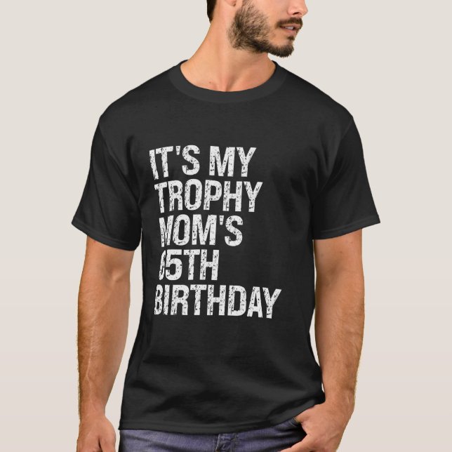 T-shirt Bruh It's My Trophy Maman s 65th Birthday Queen Cr (Devant)
