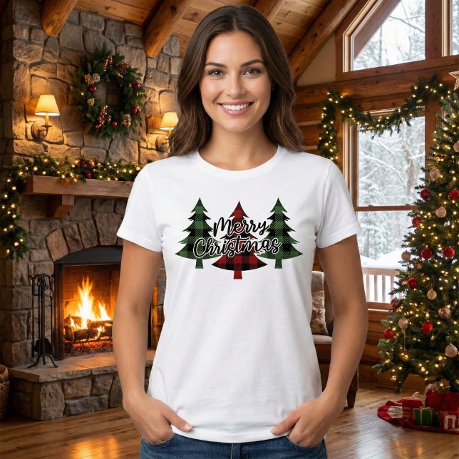 T-shirt Buffle rouge et vert Plaid Joyeux arbres de Noël (Red and Green Buffalo Plaid Merry Christmas Trees T-Shirt)