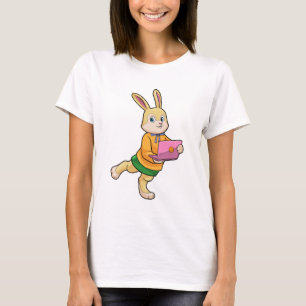 T-shirt Bunny comme secrétaire avec ordinateur portable