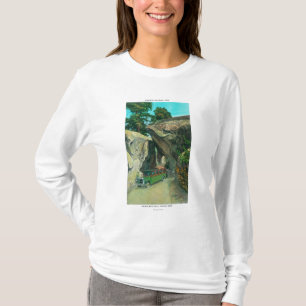 T-shirt Bus touristique sous la roche de voûte sur la