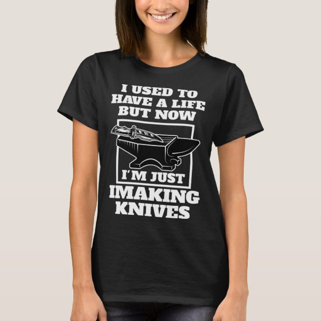 T-shirt but now I'm just I making knives knives (Devant)