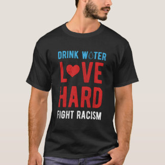 T-shirt Buvez de l'eau, aimez durement, combattez le racis