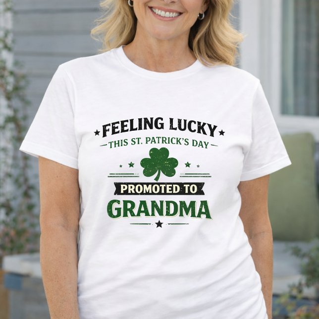 T-shirt Cadeau d'annonce de bébé pour la Saint-Patrick (St. Patrick’s Day Baby Announcement Gift Shirt)