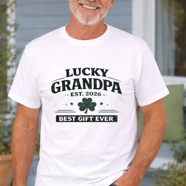 T-shirt Cadeau d'annonce de bébé pour la Saint-Patrick (St. Patrick’s Day Baby Announcement Gift Shirt)