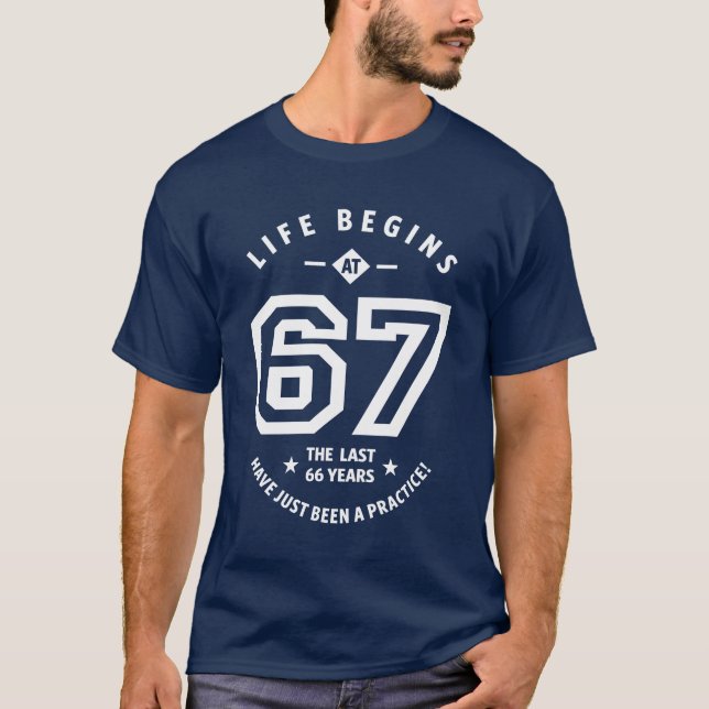 T-shirt Cadeau de 67 ans | 67e anniversaire Idées cadeaux  (Devant)
