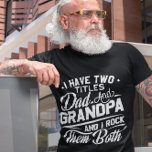 T-shirt Cadeau de style rétro cool pour les nouveaux grand<br><div class="desc">N'importe quel homme qui a deux titres comme papa et grand-père va l'AIMER !</div>
