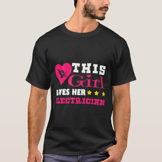 T-shirt Cadeau Électricien Femme Cette Fille Aime Son Élec (Devant)