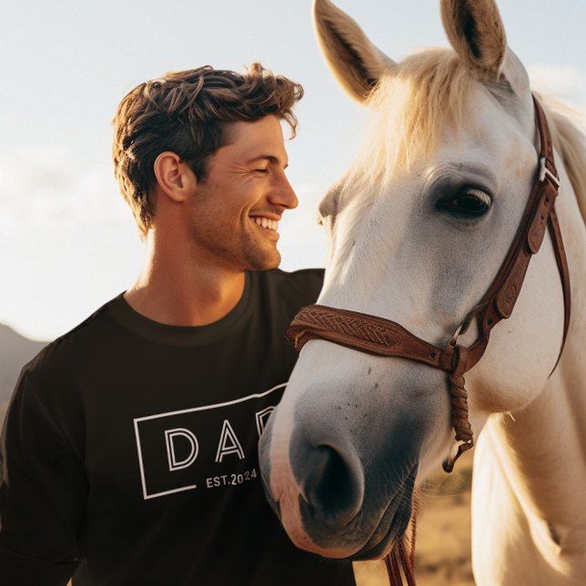 T-shirt Cadre Blanc Simple Et Moderne - Papa Est. 2024 (Créateur téléchargé)