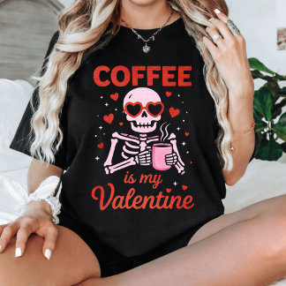 T-shirt Café drôle est mon amoureux squelette de la Saint-