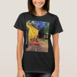 T-shirt Café Terrasse à la nuit par Vincent van Gogh<br><div class="desc">Le Café Terrace sur la Place du Forum de Vincent van Gogh est un post impressionnisme d'art vintage, une peinture architecturale de paysage urbain. Vue extérieure d'un restaurant avec tables, chaises, serveurs et personnes à manger. Une belle nuit avec des étoiles dans le ciel à Arles, France. À propos de...</div>