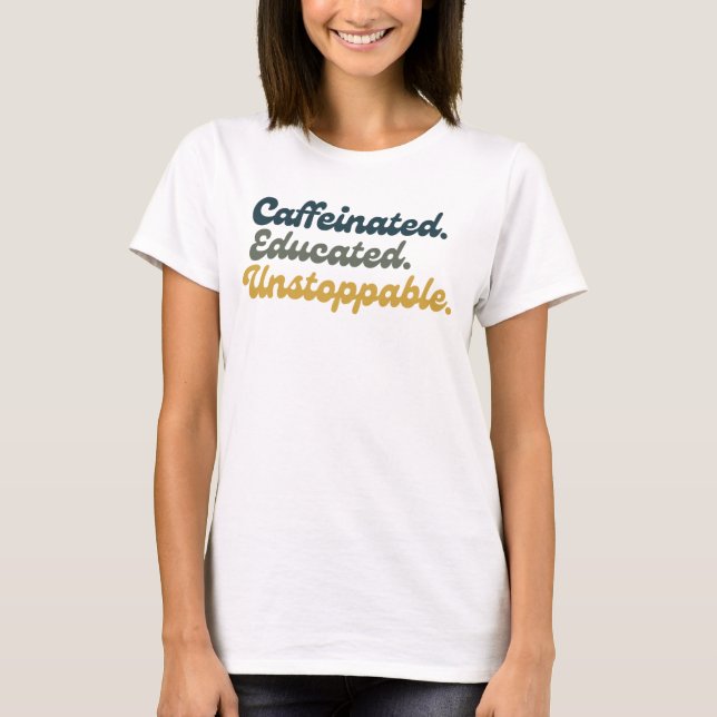 T-shirt Caféiné. Éduqué. Inarrêtable.  (Devant)
