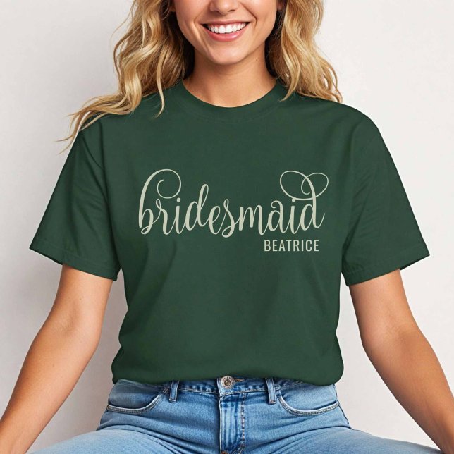 T-shirt Calligraphie rétro naturel sur la Bridesmaid forêt (Natural on Forest Green)