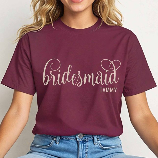 T-shirt Calligraphie rétro naturel sur Maroon Bridesmaid (Natural on Maroon)