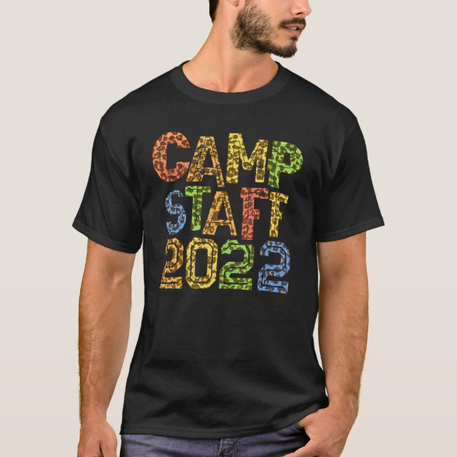 T-shirt Camp Staff 2022 Empreinte de léopard Hôte Conseill (Devant)
