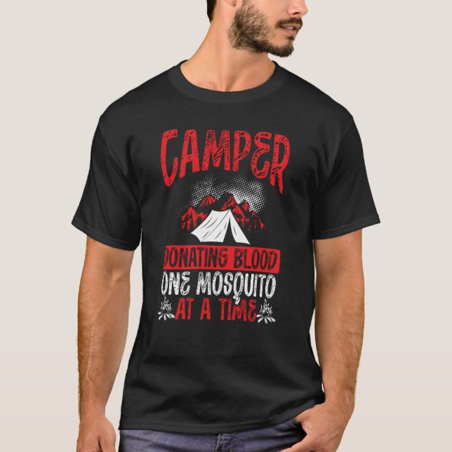T-shirt Camper Donnant Du Sang Un Moustique À La Fois Camp (Devant)