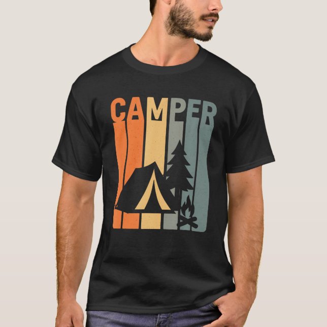 T-shirt Camper Retro Funny Camping Tent Fire Pine Tree Out (Devant)