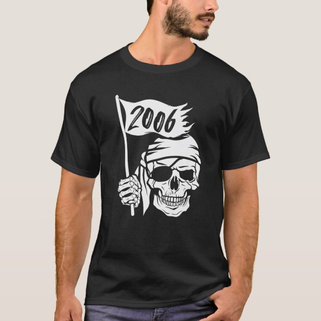 T-shirt Capitaine Pirate Costume Drapeau Et Né En 2006 (Devant)
