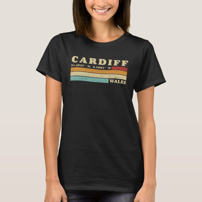 T-shirt Cardiff Wales UK City Rétro Longitude Latitude (Devant)