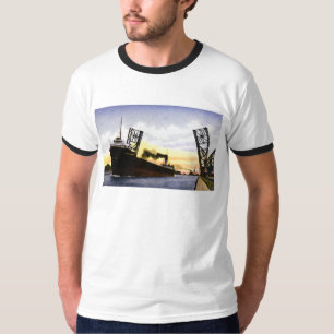 T-shirt Cargo vide passant le pont en bascule, serrures de
