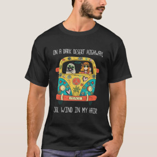 T-shirt Carlin Sur Une Route Sombre Du Désert