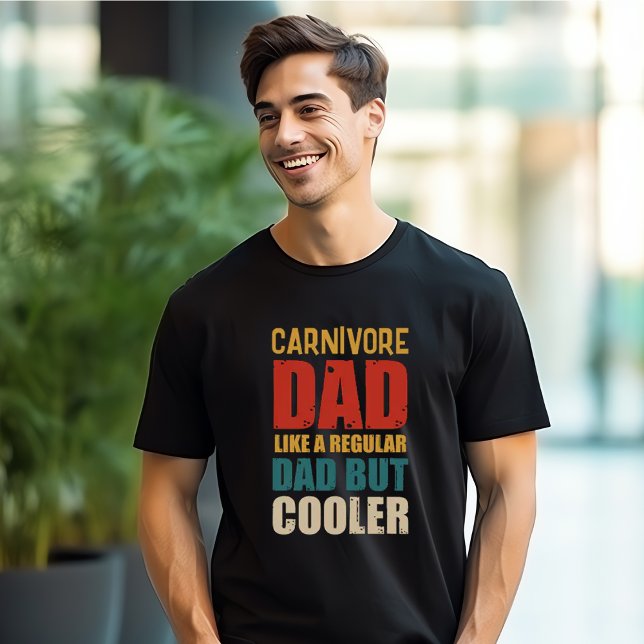 T-shirt Carnivore Papa Comme Un Père Régulier Mais Glacièr (Handsome man wearing a black t-shirt with the words "Carnivore Dad - Like A Regular Dad But Cooler")
