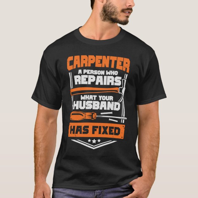 T-shirt Carpenter Une Personne Qui Répare Ce Que Votre Mar (Devant)