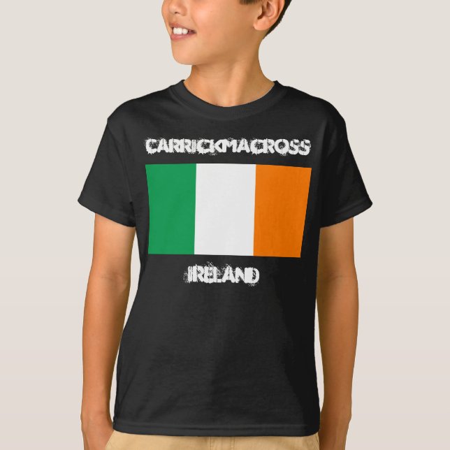 T-shirt Carrickmacross, Irlande avec des enfants au drapea (Devant)
