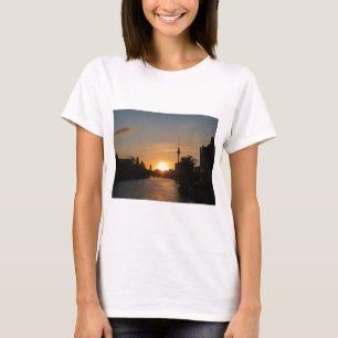 T-shirt Carte postale Fernsehturm de nuit d'horizon de