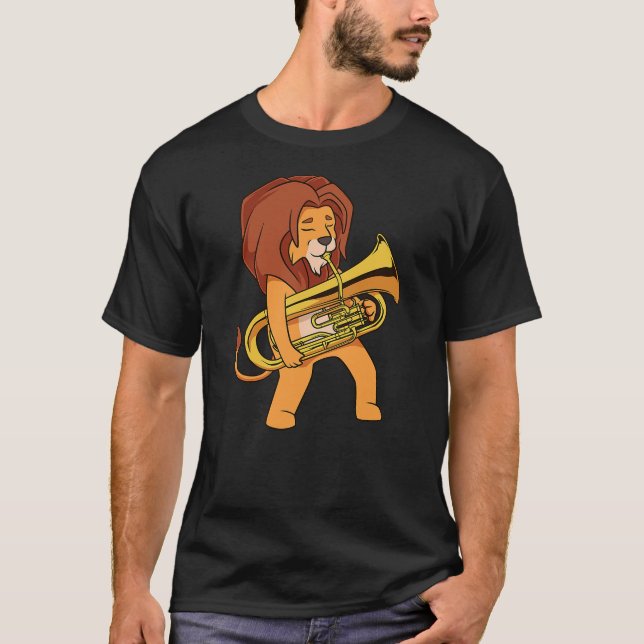 T-shirt Cartoon lion playing euphonium (Devant)