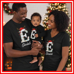 T-shirt Casquette de Noël de famille monogrammée avec bois